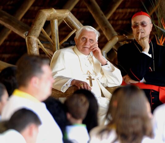 Papa Bento XVI encobriu casos de pedofilia quando era arcebispo, diz relatório