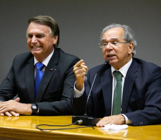 No Brasil de Bolsonaro, inflação estoura limite da meta e fecha 2021 em 10,06%