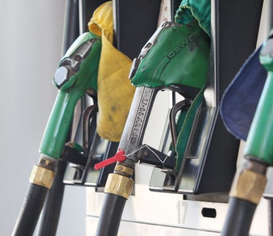 “Teremos mais estados com a gasolina passando de R$ 8”, diz dirigente petroleiro