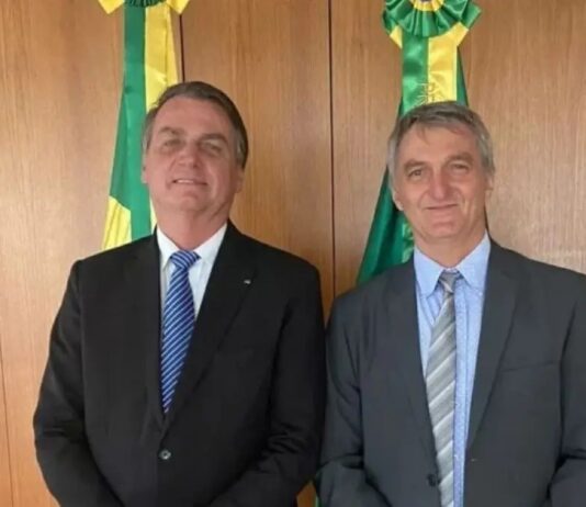 “Chefiada” pelo irmão, cidade do clã Bolsonaro recebe verbas milionárias da União