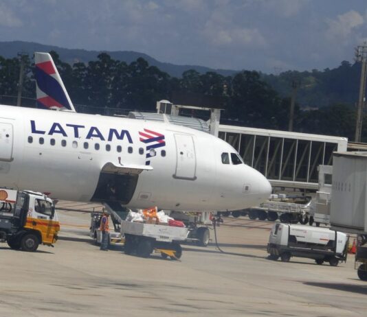 Latam cancela 111 voos em razão de surto de Covid-19 e gripe em funcionários