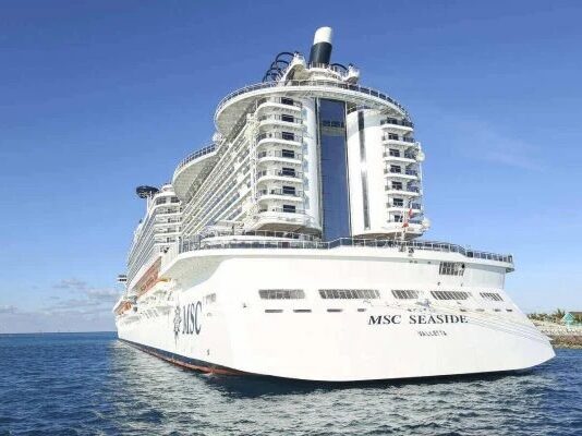 Após suspensão da temporada, MSC Seaside chega a Santos com 90 casos de Covid-19 a bordo