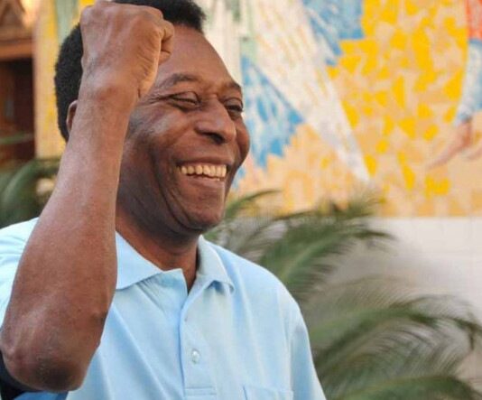 Santos FC pode aposentar a camisa 10 em homenagem a Pelé, o Rei do Futebol