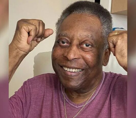 Pelé volta a ser internado em São Paulo para dar sequência ao tratamento contra o câncer