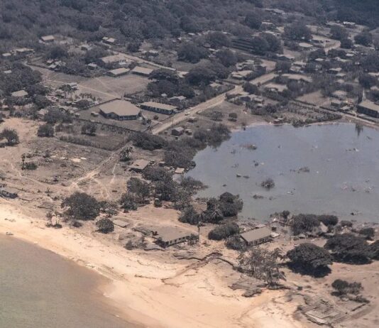 As impressionantes imagens da destruição em Tonga após a erupção vulcânica