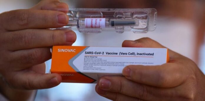 coronavac-sinovac-sinovac-biotech-vacina-china-covid-19-coronavirus-hc-hospital-de-clinicas-curitiba-teste-pesquisa-voluntarios-1024x576-