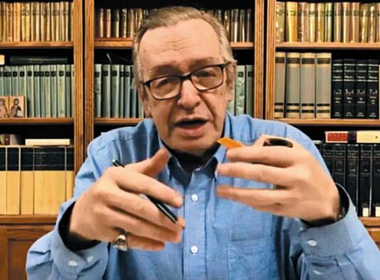 Olavo de Carvalho, “guru” do bolsonarismo, morre após testar positivo para Covid-19