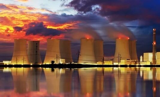 Na contramão do mundo, Jair Bolsonaro estuda construir usinas nucleares no país