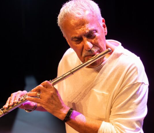 Danilo Caymmi se apresenta no SESC Santos em show gratuito que homenageia o pai