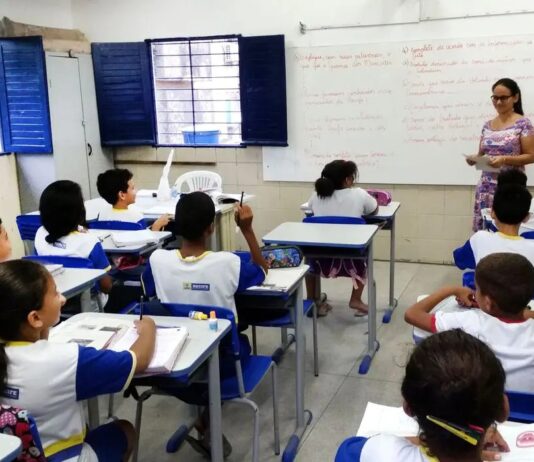 Número de crianças que não sabem ler e escrever é o maior desde 2012, diz ONG