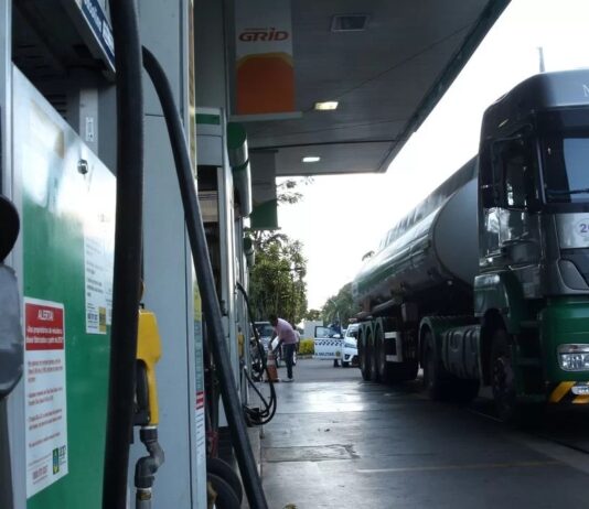 Reação: Após aumento abusivo dos combustíveis, transportadores paralisam atividades