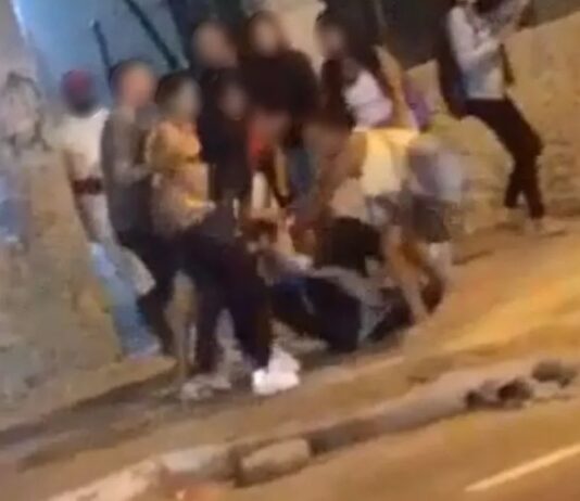 Violência: Aluna é agredida e tem cabelo arrancado na porta da escola em Itanhaém
