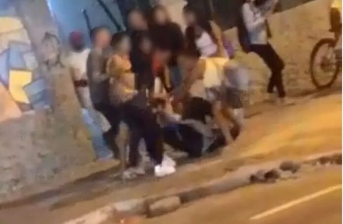 menina agredida