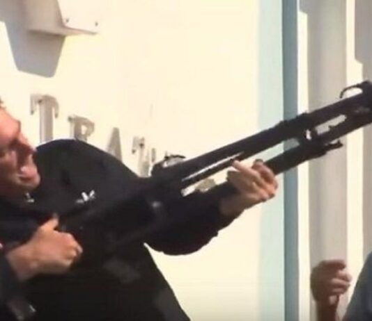 Lei Rouanet: Bolsonaro beneficia Taurus em produção de 3 mil livros sobre história das armas