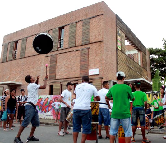 Arte no Dique celebra 20 anos com programação no Teatro Municipal de Santos