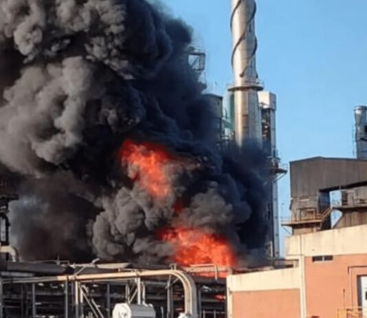 Incêndio na Refinaria Presidente Bernardes assusta moradores da Baixada Santista