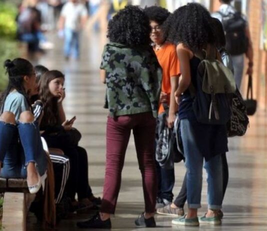 Câmara desiste de pautar PEC que institui mensalidade em universidades públicas