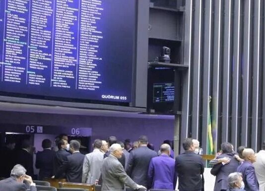 Câmara aprova PL que permite que bancos tomem imóvel de família inadimplente