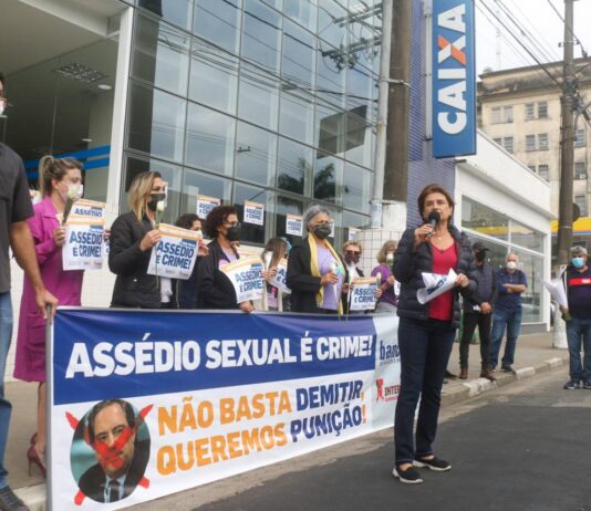 Sindicato dos Bancários de Santos promove ato contra assédio sexual de ex-presidente da CEF