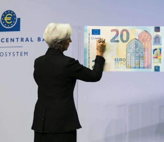 Euro se equipara ao dólar: saiba o que acontece com a moeda europeia