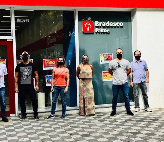 Sindicato dos Bancários de Santos e Região protesta contra demissões no Bradesco