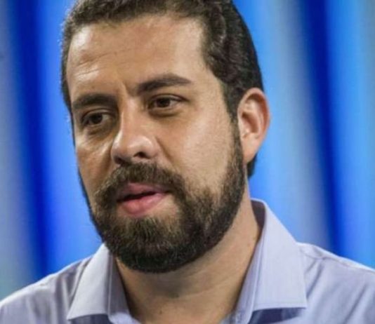 Guilherme Boulos lança livro em Santos com ensaios e análises sobre o país
