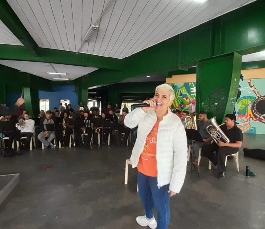 Espetáculo Elis75 encanta em apresentações gratuitas em Santos e Mongaguá