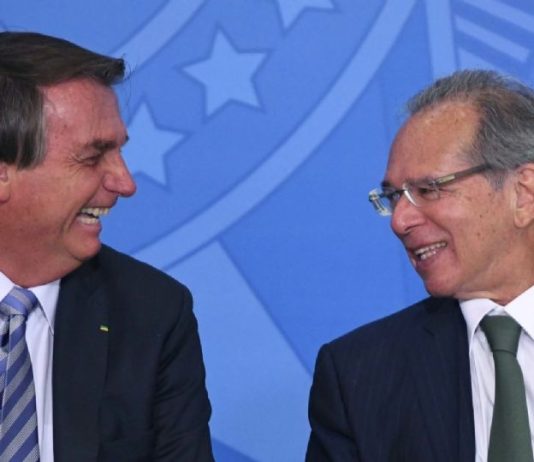 Guedes e Bolsonaro planejam retirar educação e saúde do desconto do Imposto de Renda
