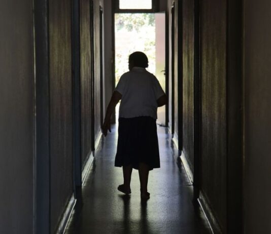 Remédio atrasa progressão de Alzheimer em 35% dos participantes de um estudo