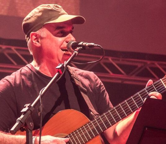 Julinho Bittencourt lança “Gaia Gaia”, com participação e produção de André Abujamra