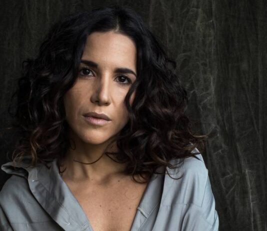 A versatilidade de Verônica Ferriani se apresenta no Chorinho no Aquário em Santos