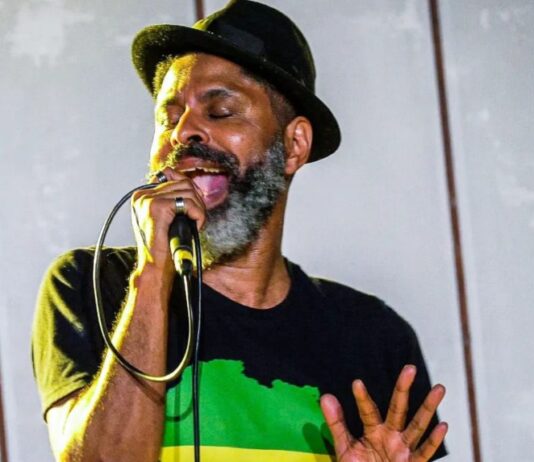 Wylmar Santos leva o show “Vozes Negras” ao projeto Chorinho no Aquário