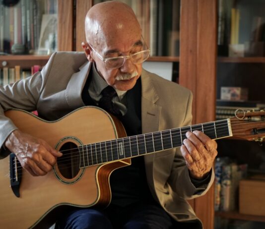 Teatro Guarany, em Santos, recebe show de lançamento de álbum do músico Mutinho