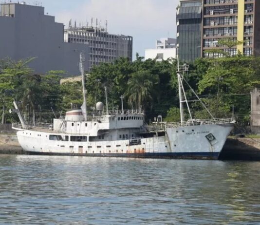 Justiça de SP manda desmontar navio que fez primeira expedição à Antártida