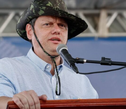 PM de Tarcísio de Freitas promove massacre no Guarujá aos moldes da polícia do Rio