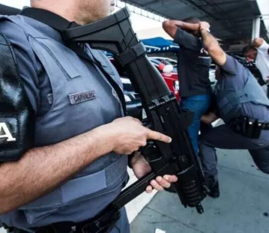 Movimentos de direitos humanos promovem ato em repúdio à chacina na Baixada