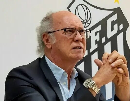 Falcão, ex-jogador e coordenador do Santos FC, é acusado de importunação sexual